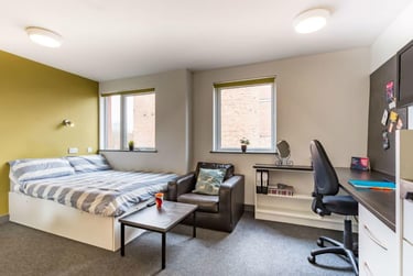1 bed studio, 70 Russell Street, Radford, Nottingham, NG74FE - Image 1